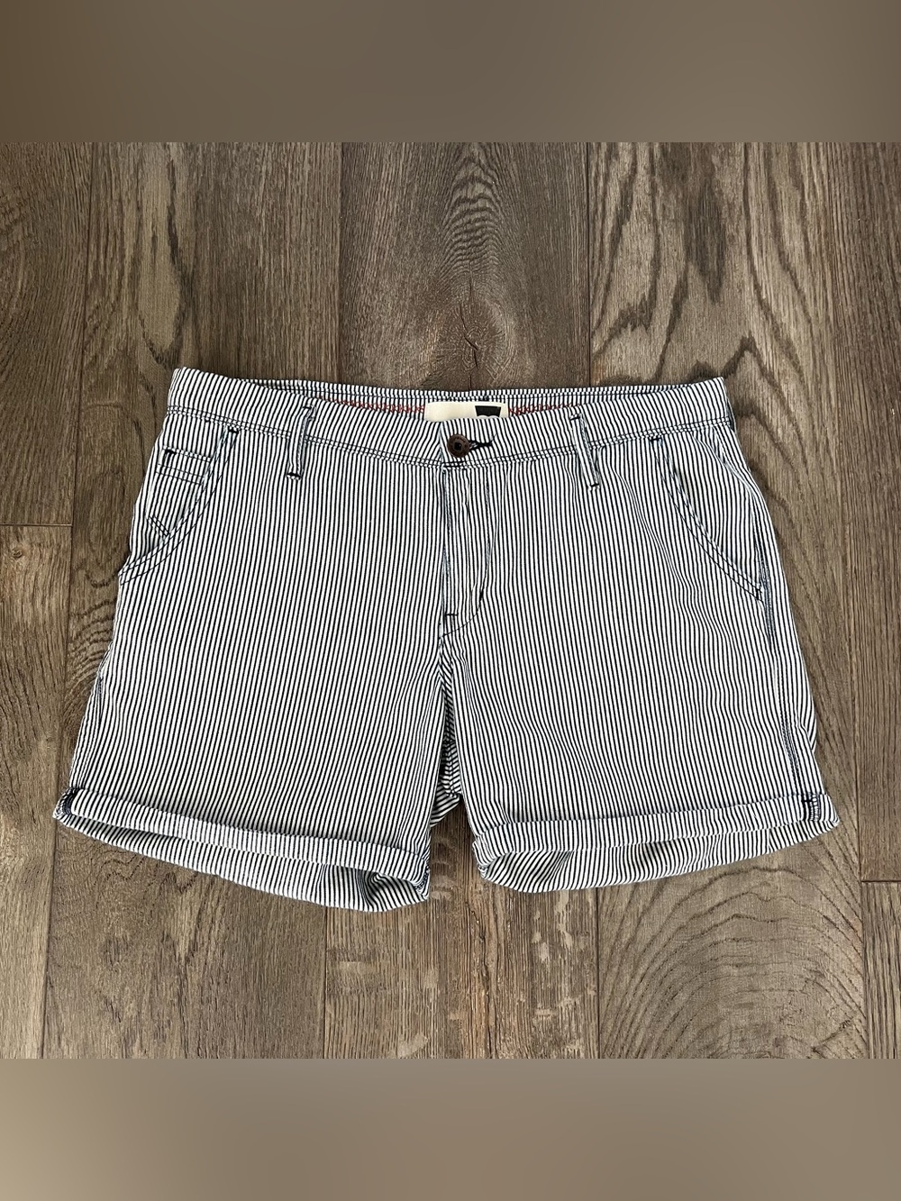 LEVI’S Railroad Stripe Midrise Cotton Patch Pockets Rolled Cuff Shorts Size 6